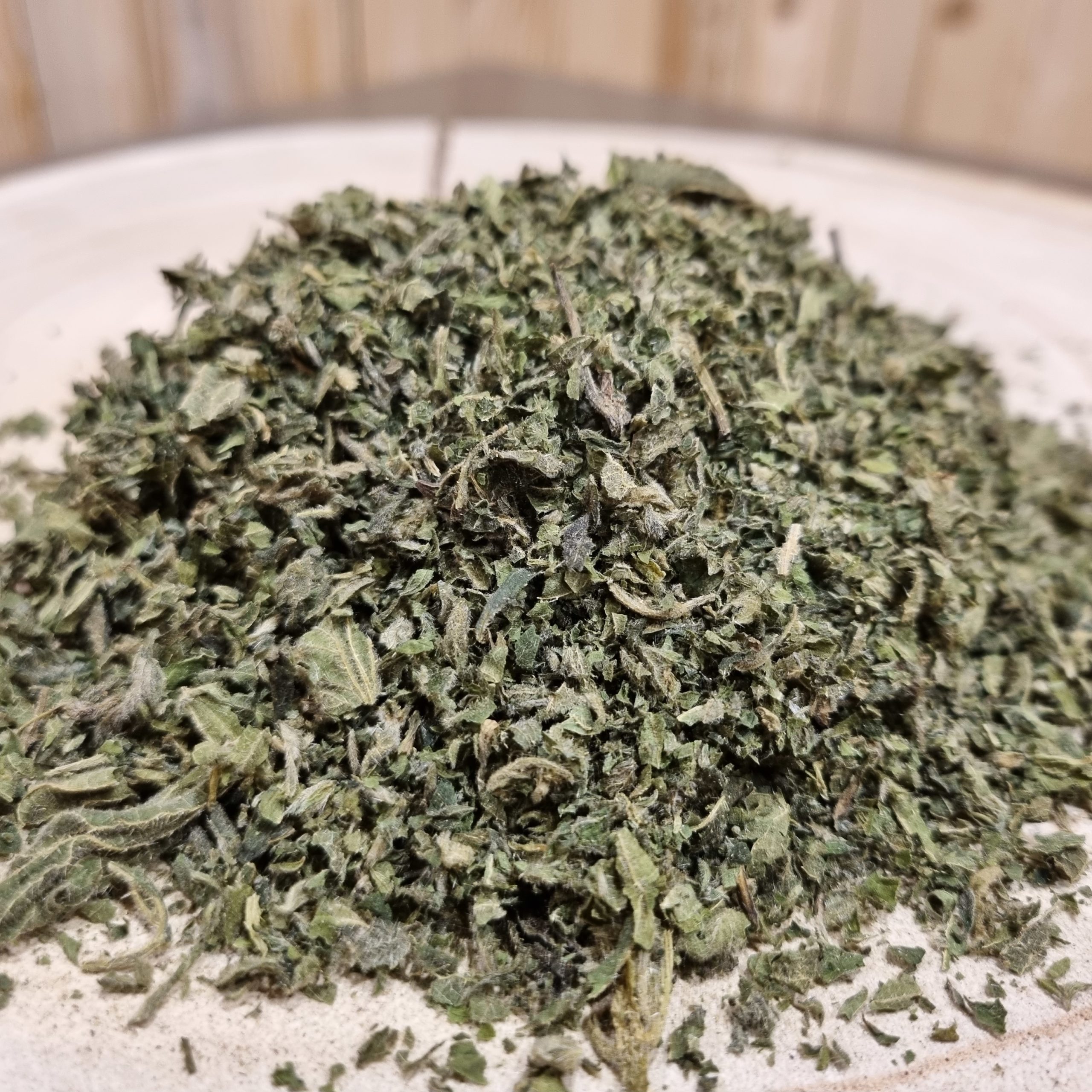 Ortie locale en vrac – Feuilles coupées de Urtica dioica